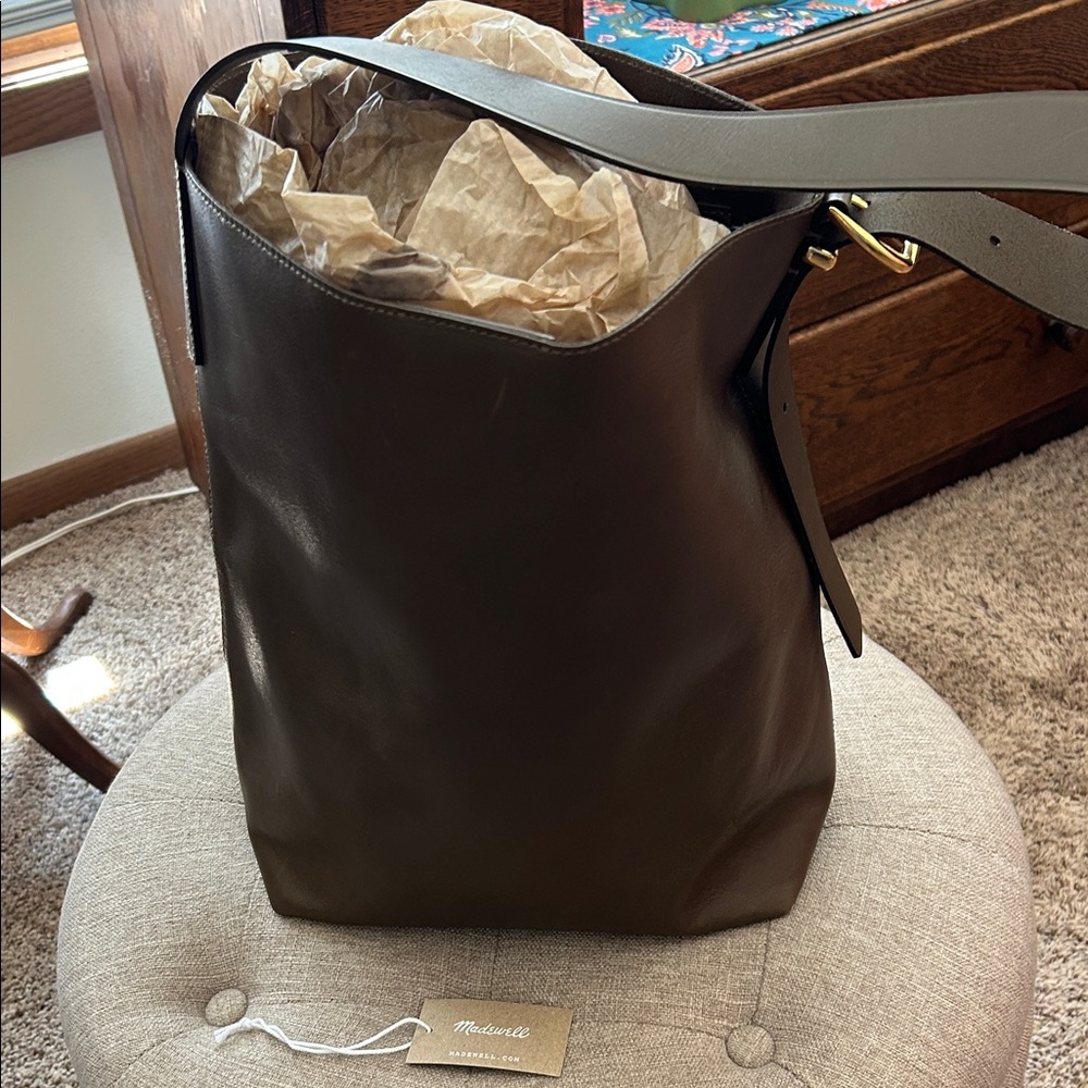 Madewell Essential Bucket Tote—Like New—Burnt Olive—13”W x 14L—Beautiful Leather